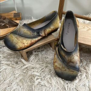 Women’s Tie-Dye Mary Jane Clogs in Yellow and Brown - Ecoggy